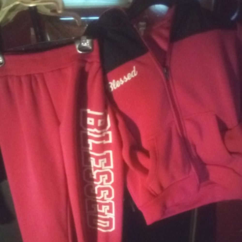 New never been used!!! 2pc pants and jacket with hood set ✨